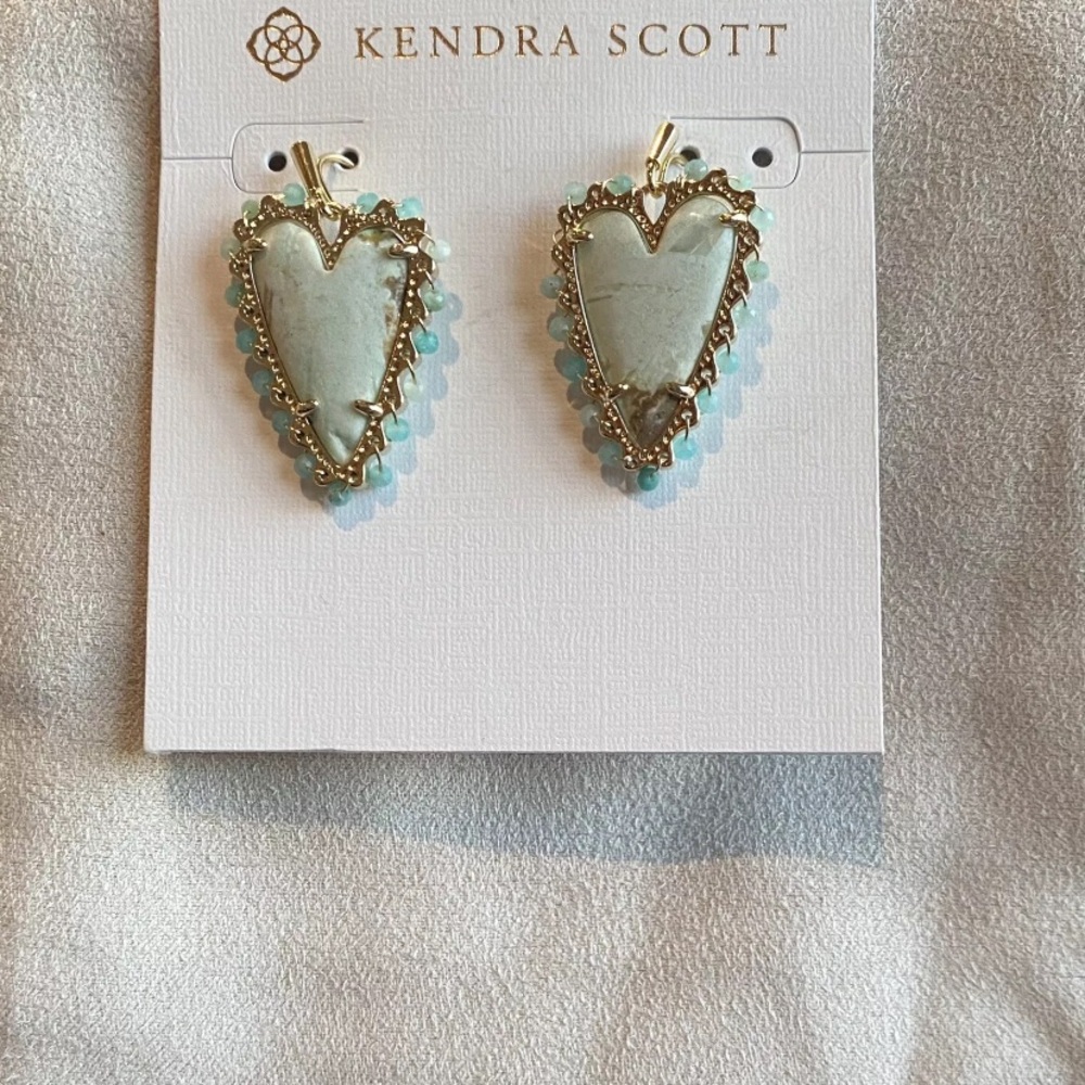 Kendra Scott sea green heart shaped earrings
